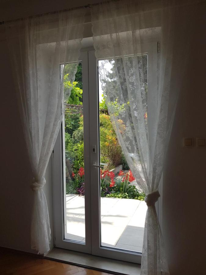 Apartments Joko Omis Luaran gambar