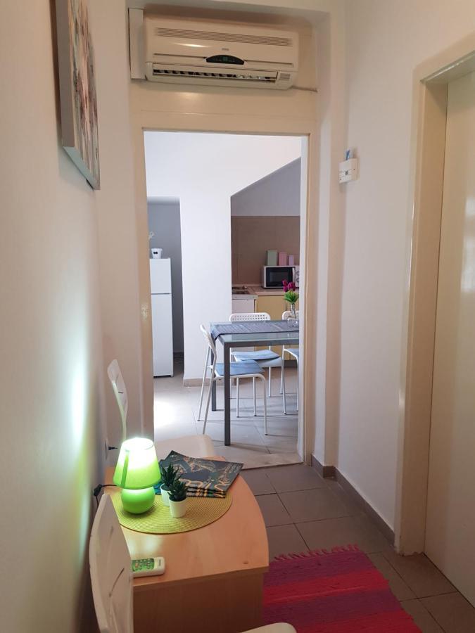 Apartments Joko Omis Luaran gambar