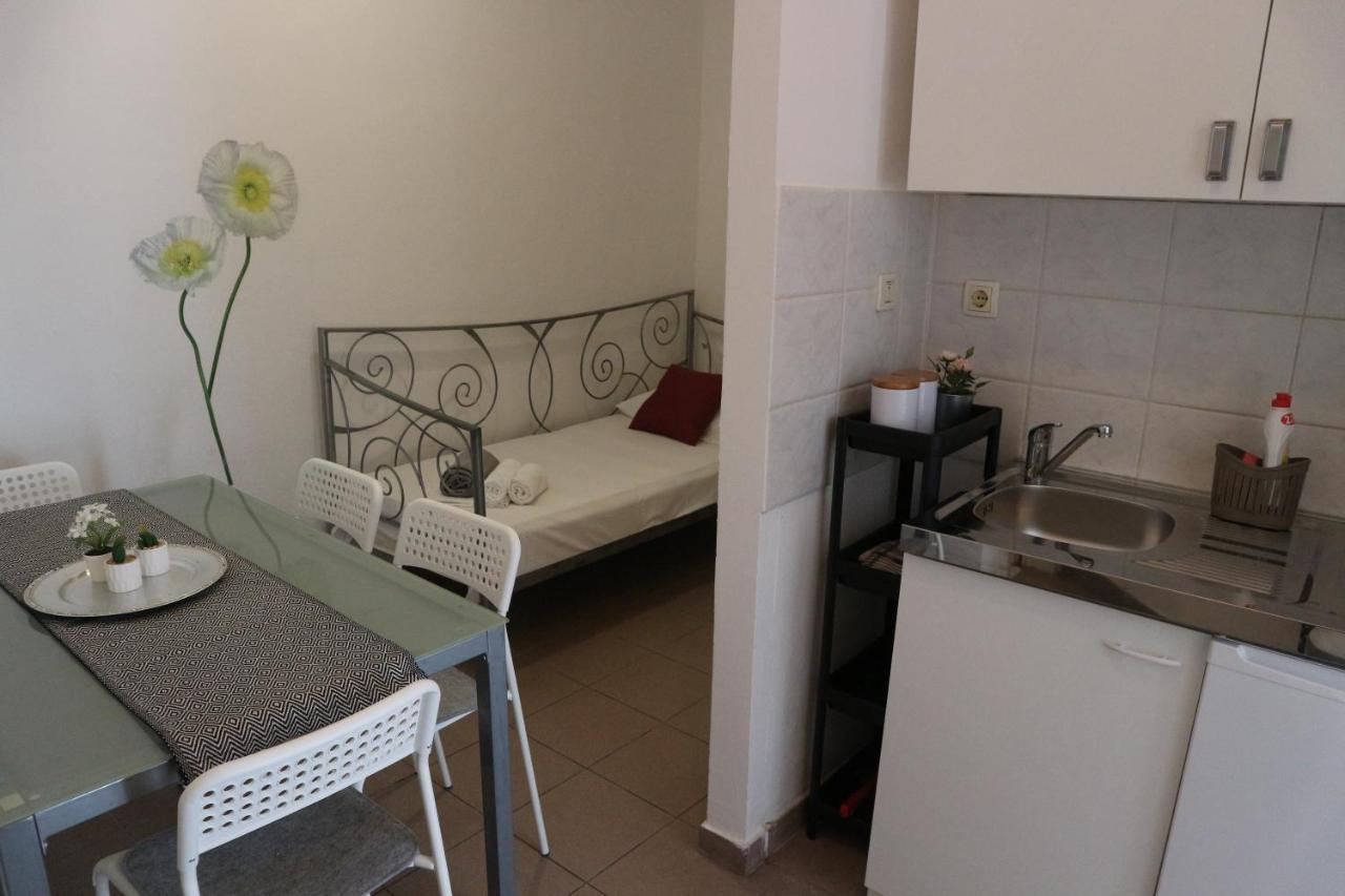 Apartments Joko Omis Luaran gambar